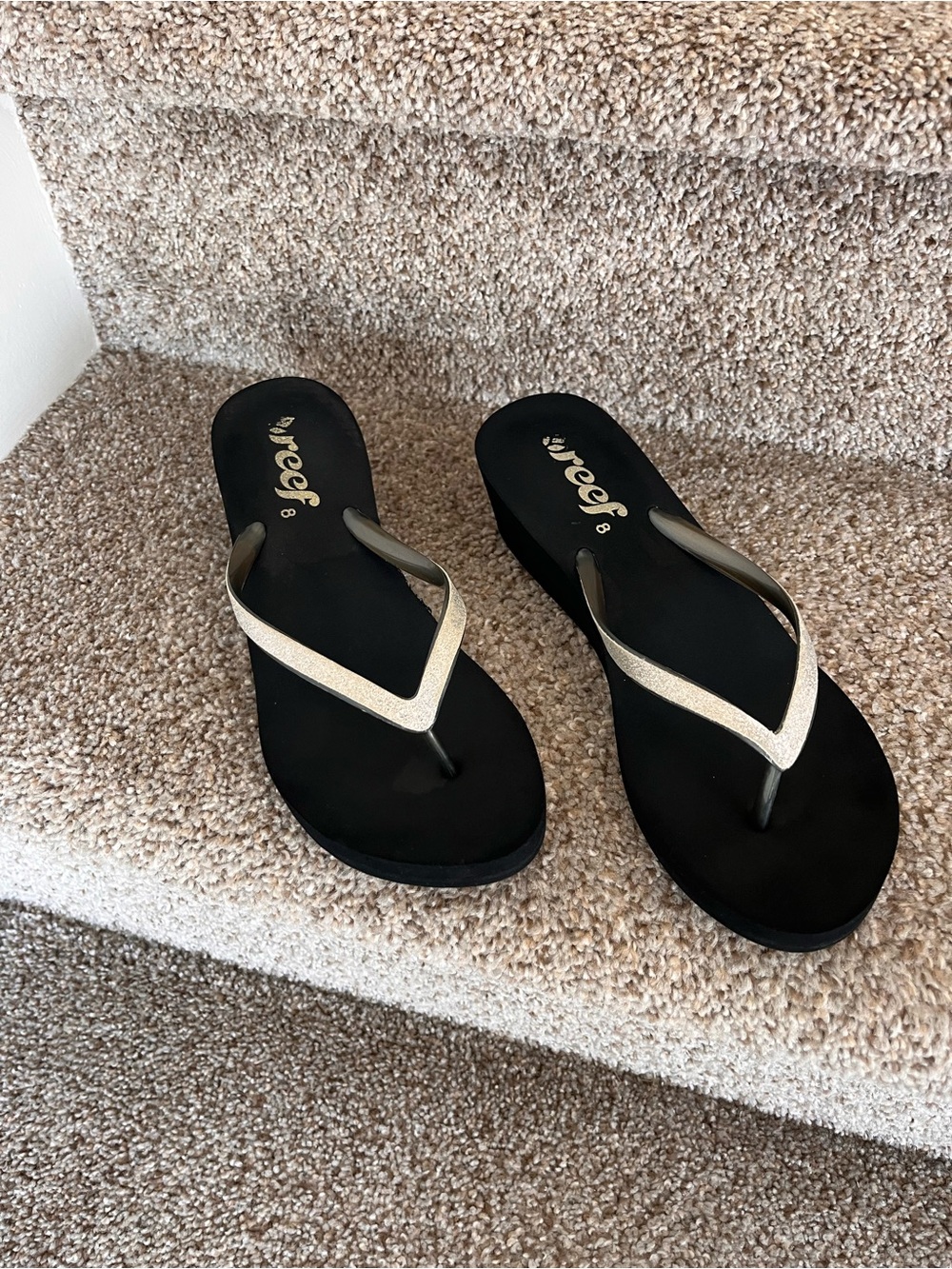 Reef Women’s flip Sandals with Silver Sparkle Straps
SIze 8
Excellent condition
